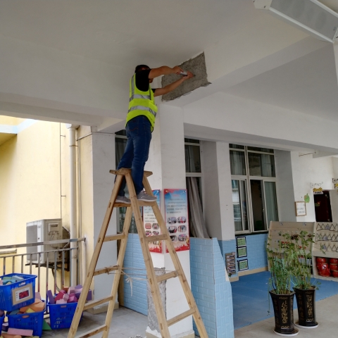 ���x�W(xu��)УУ�᷿�ݰ�ȫ�b�����M��(bi��o)��(zh��n).